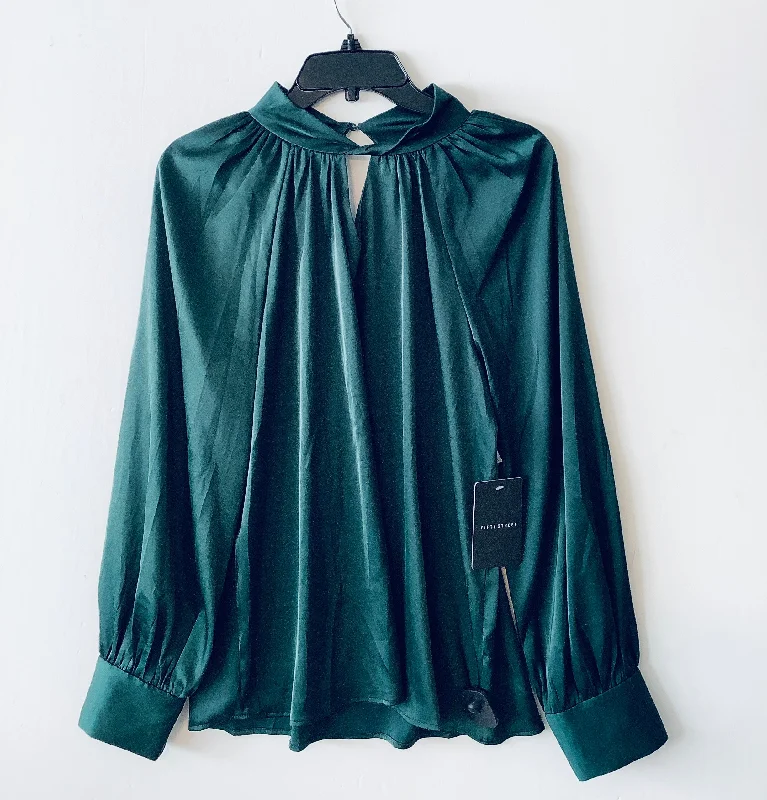 Top Long Sleeve By Clothes Mentor In Green, Size: L