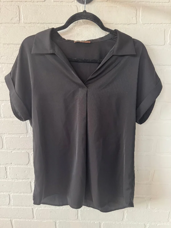 Top Short Sleeve By Gaharu In Black, Size: M